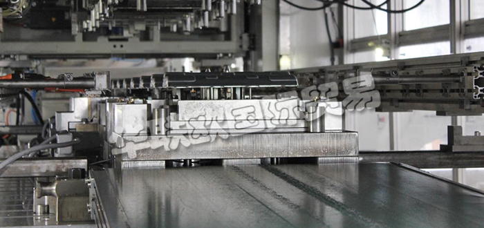 德國(guó)HELMERDING公司主要供應(yīng)：德國(guó)HELMERDING壓力機(jī),HELMERDING輸送系統(tǒng)，傳輸單元，單柱壓力機(jī)，雙柱壓力機(jī)，矯直機(jī)，開卷機(jī)，印刷機(jī)，卷材進(jìn)料系統(tǒng)等產(chǎn)品。